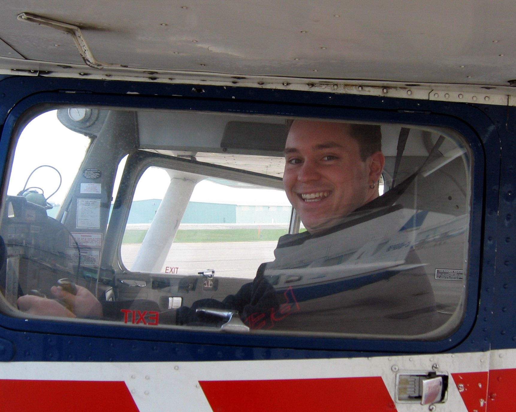 FLying over Toronto April 20 2004 05.jpg